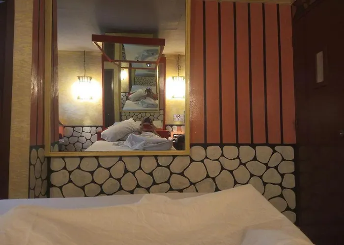 Halina Drive-inn Hotel Manila